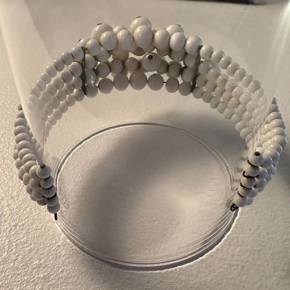 Vintage Expandable White Milk Glass Bead Cha Cha Bracelet - Picture 5 of 8